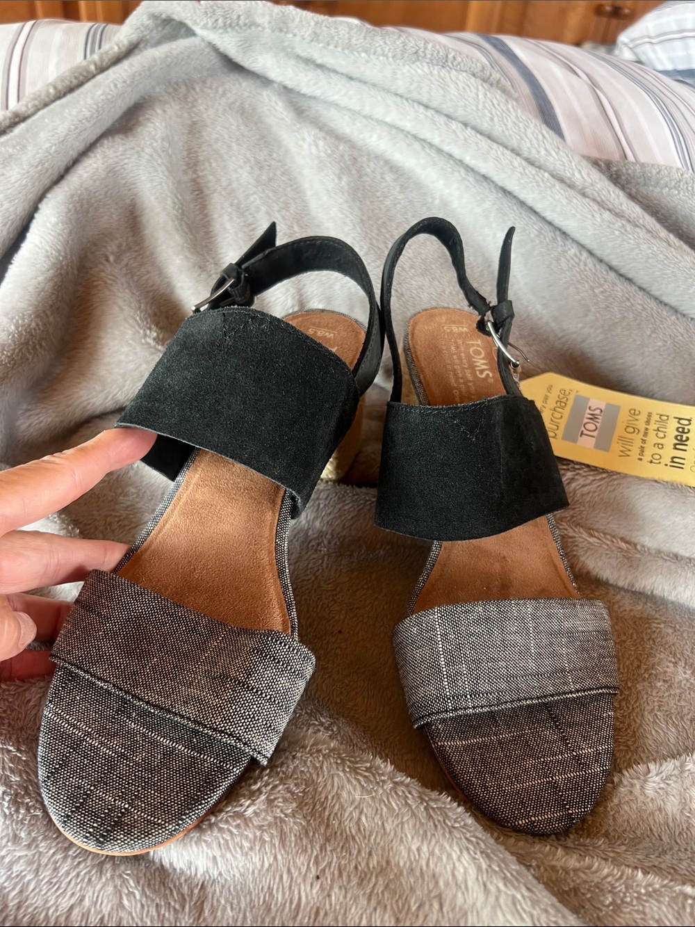 Tom’s Women’s 8.5 Black Suede/Chambray Poppy Sandals, new with tags